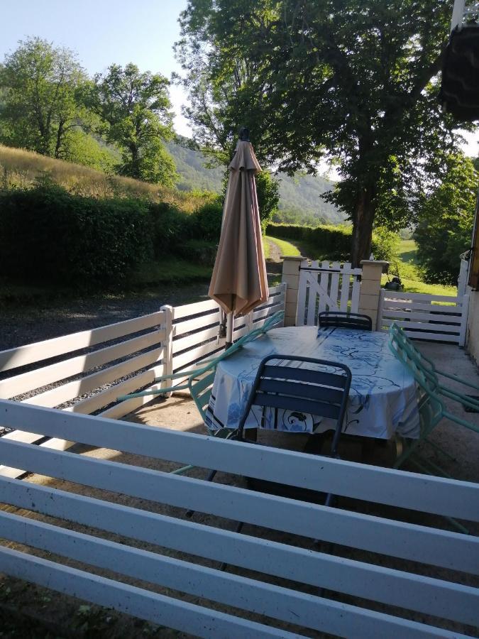 Maison à la campagne au cœur du Cantal dept 15 Marmanhac Exterior foto